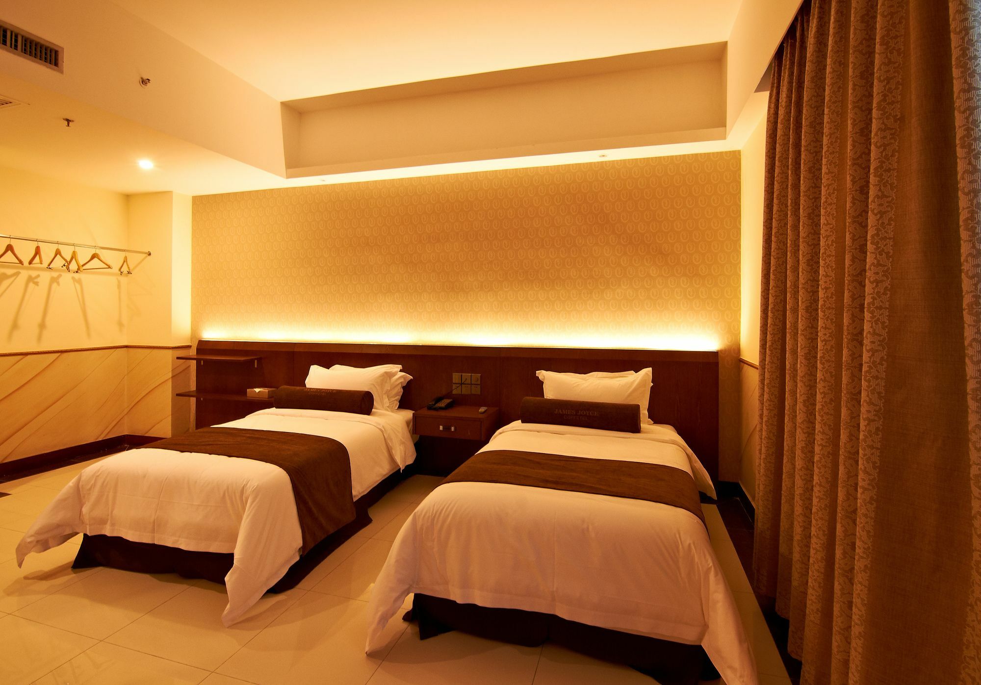 James Joyce Coffetel Hotel Guangzhou Shi Jing City Square Branch Εξωτερικό φωτογραφία